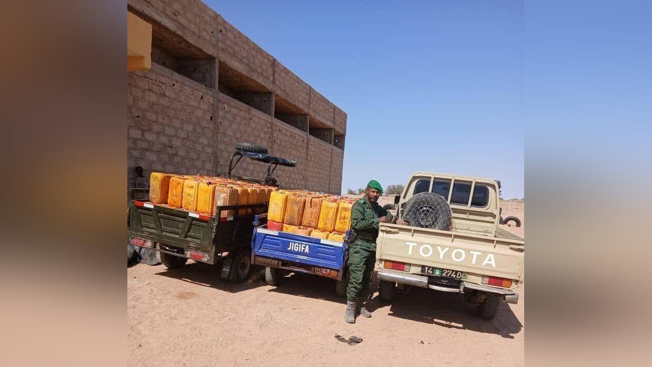 الجمارك تحبط محاولة تهريب كميات من المحروقات شرقي البلاد الجمارك تحبط محاولة تهريب كميات من المحروقات شرقي البلاد