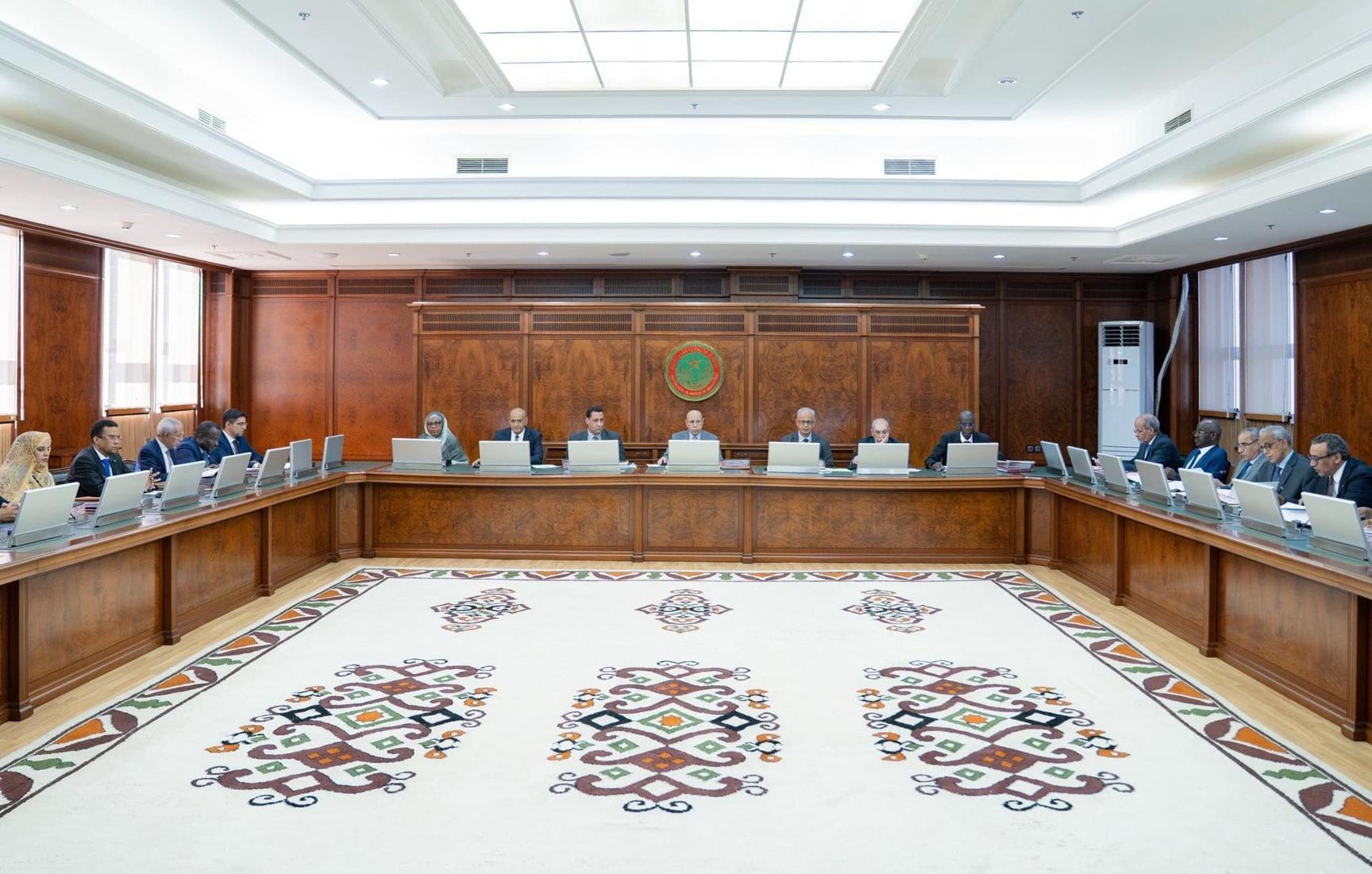 مجلس الوزراء يجري تغييرات واسعة في الإدارة الإقليمية مجلس الوزراء يجري تغييرات واسعة في الإدارة الإقليمية