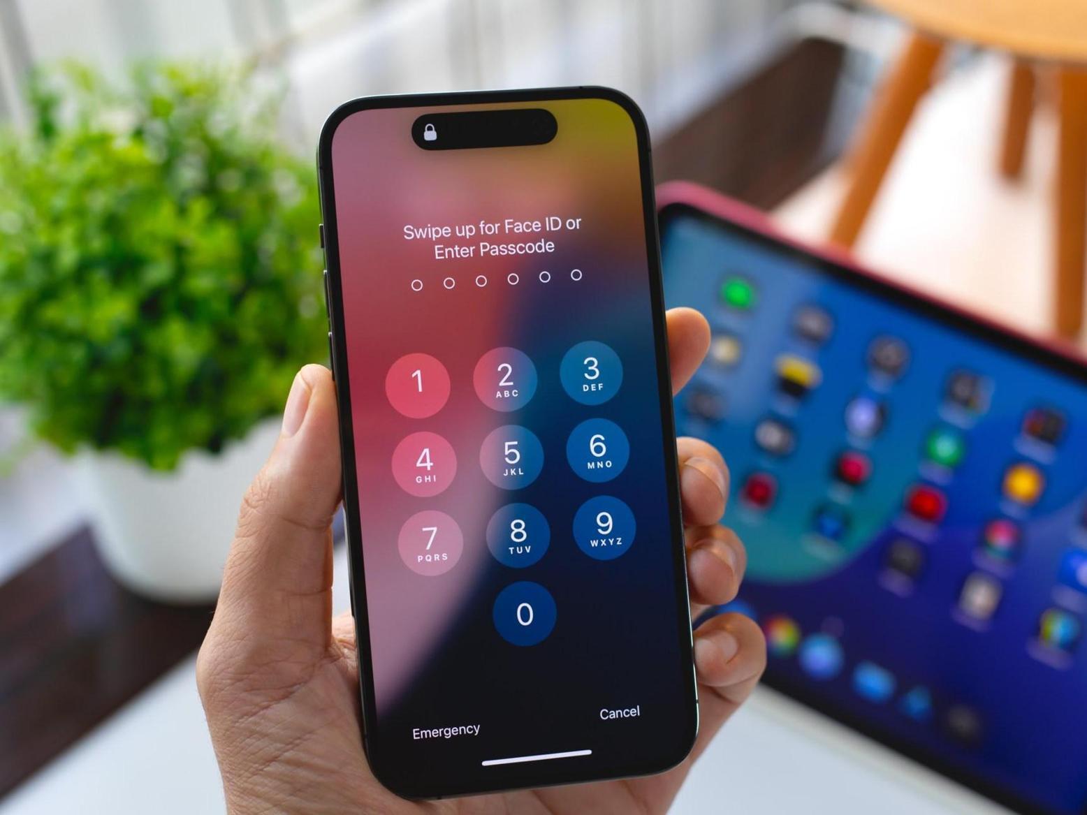 هل يأتي آيفون 18 الجديد مع ثقب شاشة؟ هل يأتي آيفون 18 الجديد مع ثقب شاشة؟