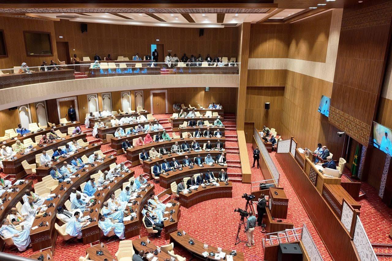 انطلاق الجلسة البرلمانية المخصصة للتعليق على برنامج الحكومة انطلاق الجلسة البرلمانية المخصصة للتعليق على برنامج الحكومة