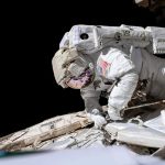 اللحام البارد في الفضاء.. حين تندمج المعادن بلا نار اللحام البارد في الفضاء.. حين تندمج المعادن بلا نار