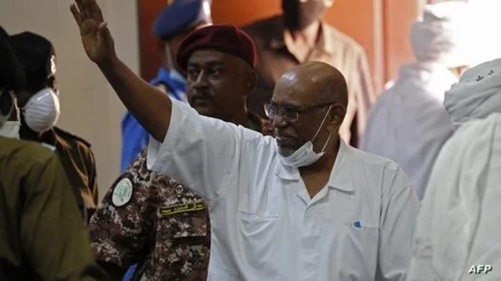 القبض على البشير ومعاونيه الفارين بالسودان القبض على البشير ومعاونيه الفارين بالسودان