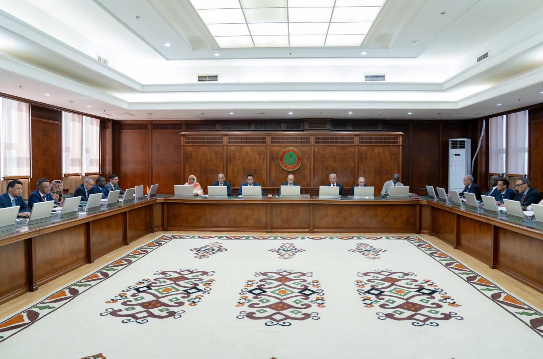 الحكومة تجري جملة إجراءات خصوصية في قطاعات مختلفة الحكومة تجري جملة إجراءات خصوصية في قطاعات مختلفة