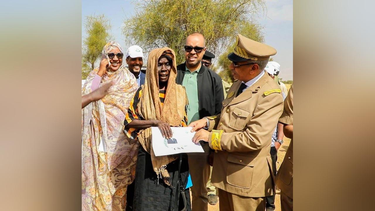 “التآزر” تبدأ إعادة توطين سكان تاكه وتوزع دعما نقديا وغذائيا “التآزر” تبدأ إعادة توطين سكان تاكه وتوزع دعما نقديا وغذائيا