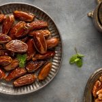 كيمياء السكر في رمضان: لماذا يفضل الجسم التمر على العصير؟ كيمياء السكر في رمضان: لماذا يفضل الجسم التمر على العصير؟