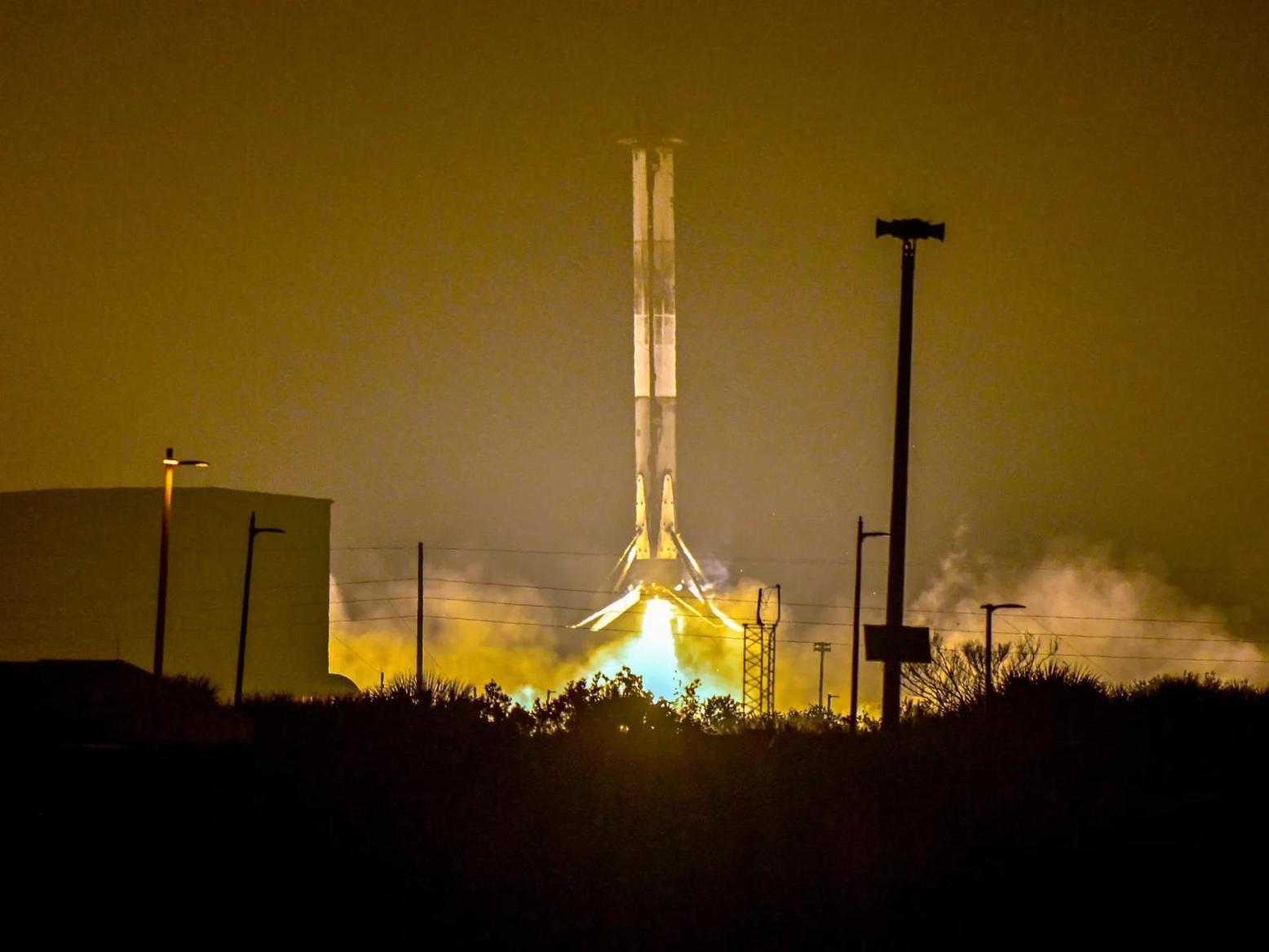 سحابة غير مرئية تهدد الأرض بعد احتراق صاروخ سحابة غير مرئية تهدد الأرض بعد احتراق صاروخ