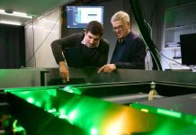 الإلكترونات وكأنها في طين.. رصد تكون “البولارون” لأول مرة الإلكترونات وكأنها في طين.. رصد تكون "البولارون" لأول مرة