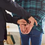 اعتقال شخص بسبب خطأ في برمجيات التعرف على الوجه اعتقال شخص بسبب خطأ في برمجيات التعرف على الوجه