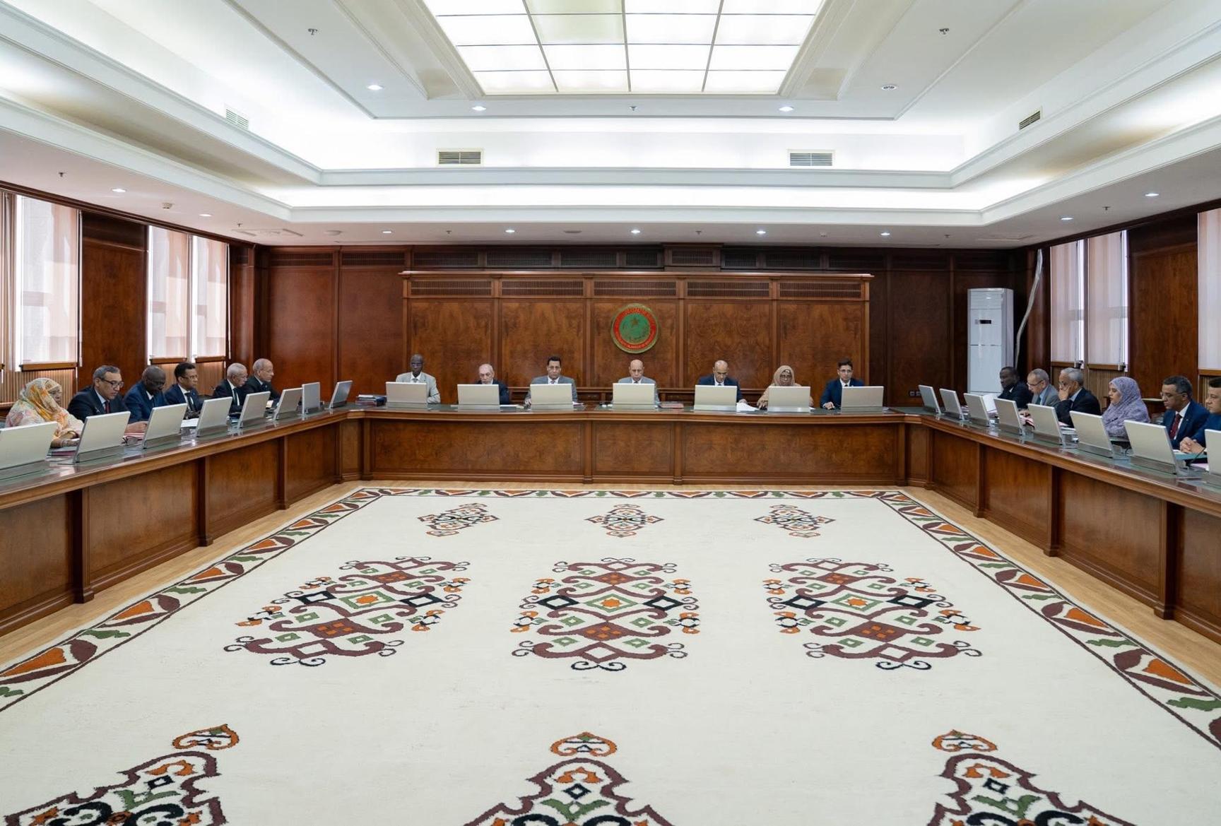 الحكومة تعدل ترتيبات التفويض بالصرف بعد الميزانية الحكومة تعدل ترتيبات التفويض بالصرف بعد الميزانية