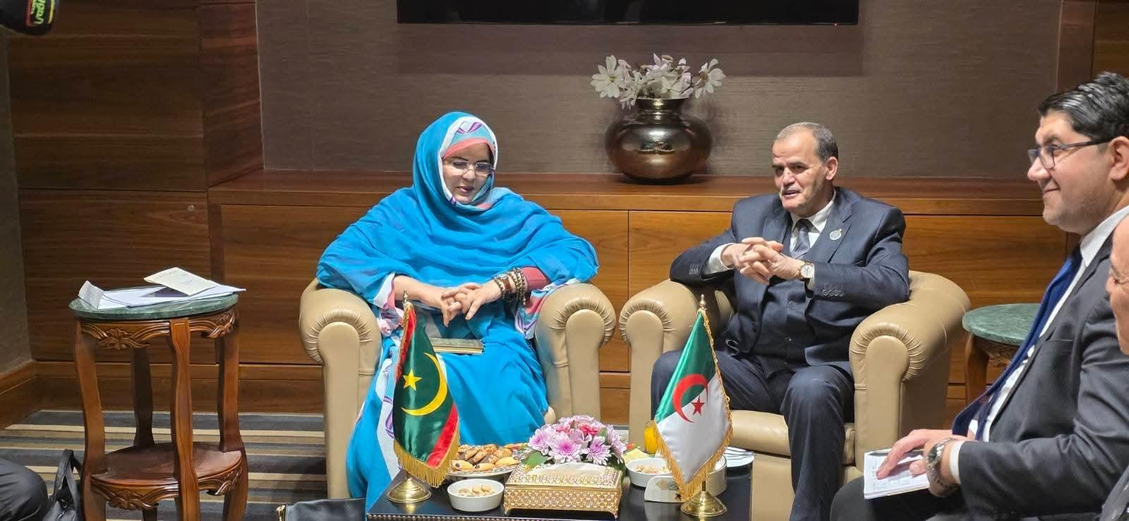 منت حمدناه تبحث مع نظيرها الجزائري تعزيز التعاون التجاري منت حمدناه تبحث مع نظيرها الجزائري تعزيز التعاون التجاري