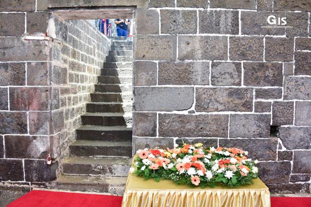 Wreath-laying and cultural items mark commemoration of 187th arrival of Indentured Labourers in Mauritius Wreath-laying and cultural items mark commemoration of 187th arrival of Indentured Labourers in Mauritius