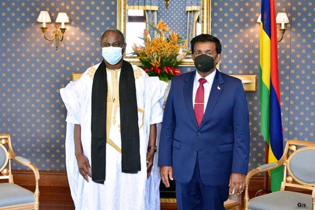Ambassador-Designate of the Islamic Republic of Mauritania presents his credentials to President Roopun Ambassador-Designate of the Islamic Republic of Mauritania presents his credentials to President Roopun