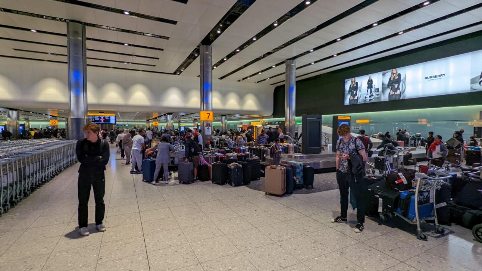 Hundreds of passengers left waiting for luggage at Heathrow amid staff shortages - 'Nobody knows what's going on'