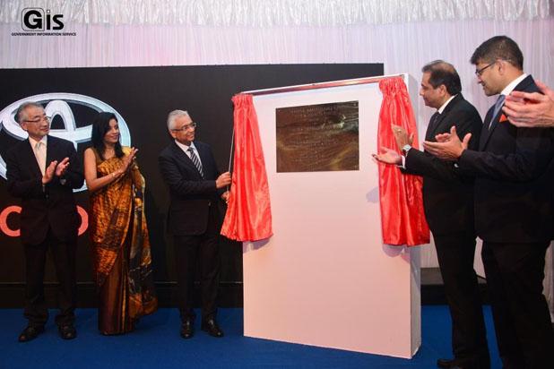 Government to promote the adoption of cleaner vehicles to reduce Mauritius’s carbon footprint, says PM Government to promote the adoption of cleaner vehicles to reduce Mauritius’s carbon footprint, says PM