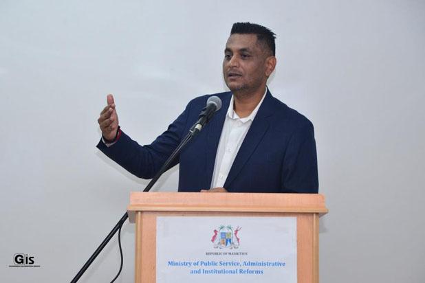 POWC competitions: Minister Hurdoyal remits prizes to winners POWC competitions: Minister Hurdoyal remits prizes to winners