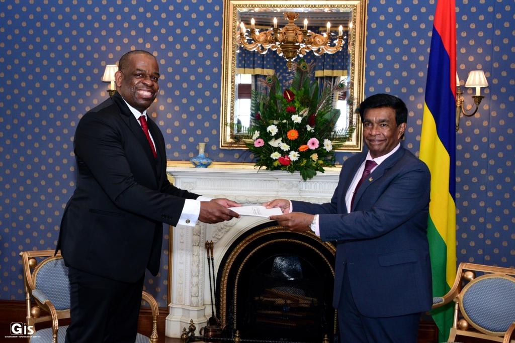 Trinidad and Tobago High Commissioner presents credentials to President Roopun