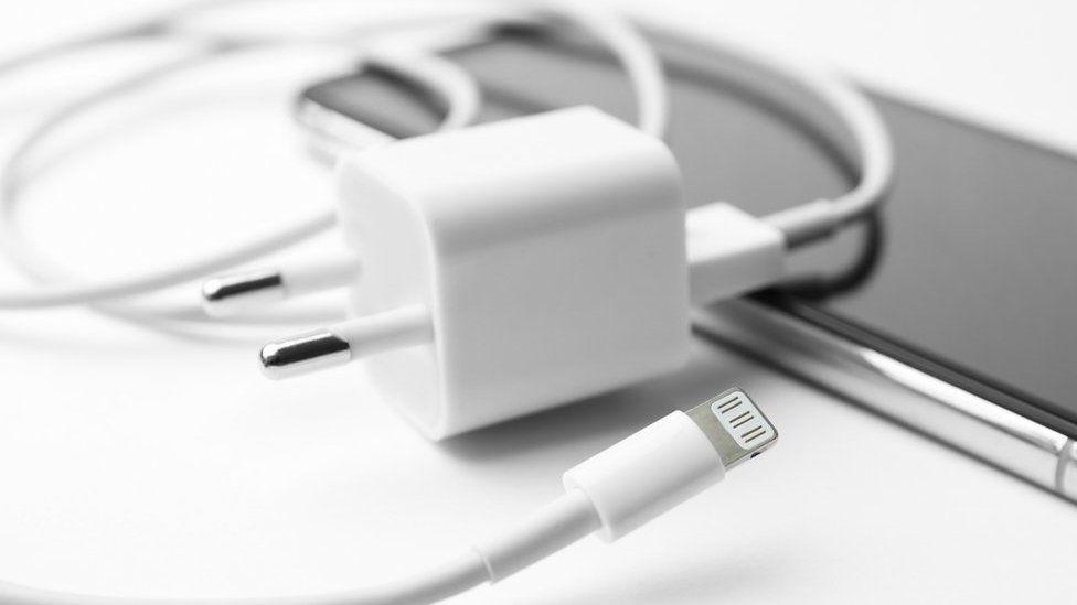 Brazil bans sales of iPhones without USB power adapters