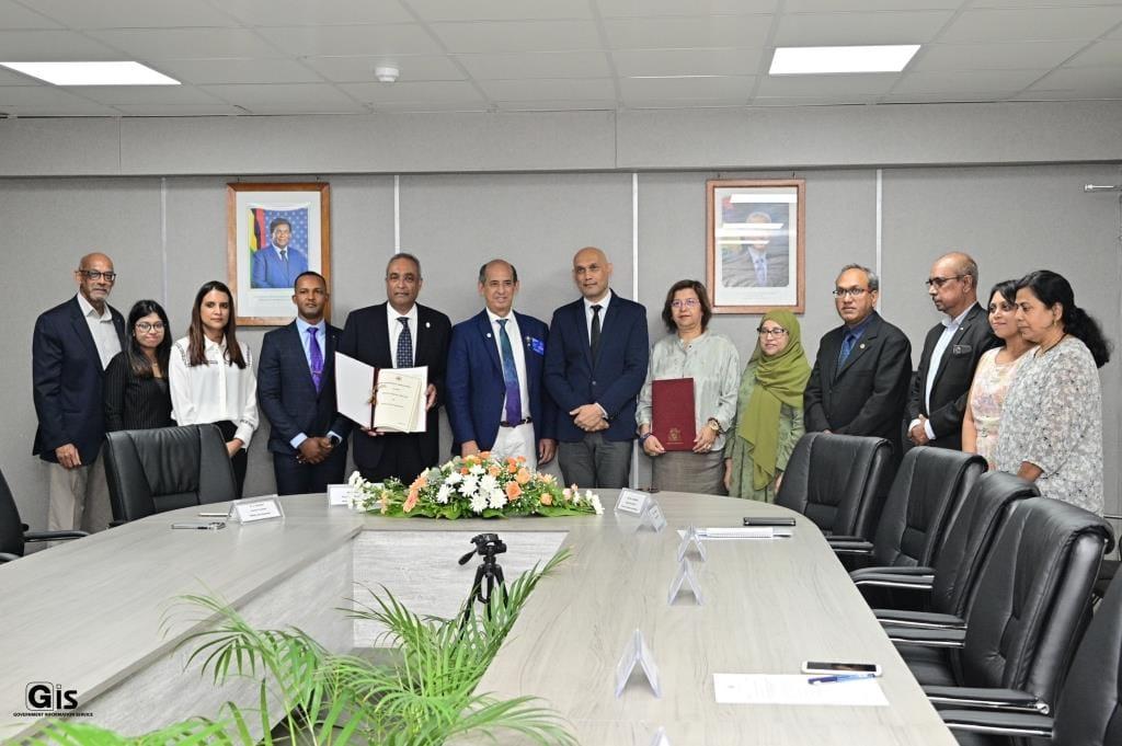 Mauritius: Health Ministry signs MoU with Rotary club on fast-track consultation/surgery of quint patients Mauritius: Health Ministry signs MoU with Rotary club on fast-track consultation/surgery of quint patients