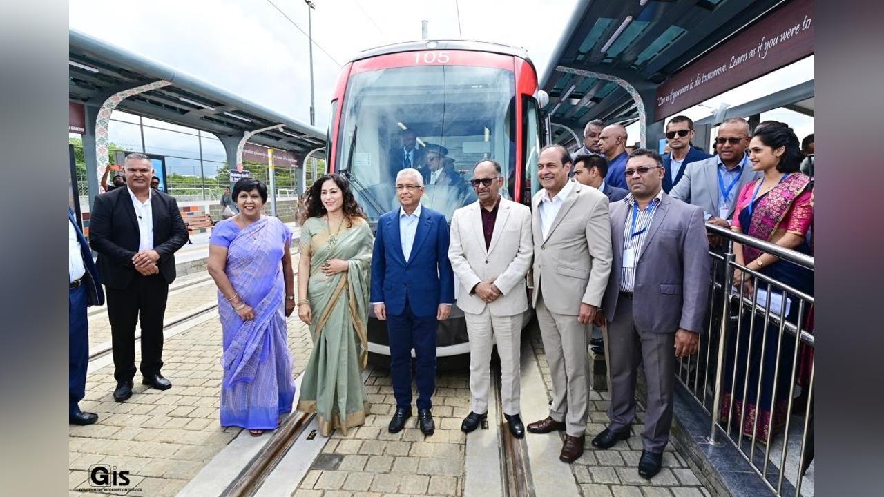 Prime Minister effects inaugural trip on Metro Express marking the launch of the Rose Hill-Réduit line Prime Minister effects inaugural trip on Metro Express marking the launch of the Rose Hill-Réduit line