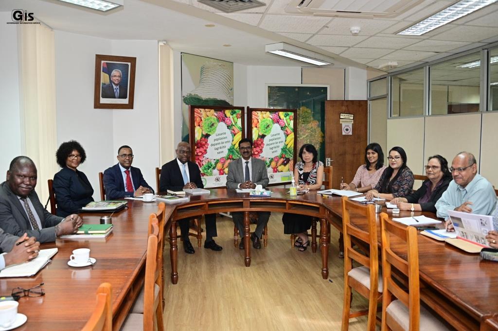 Economic Recovery and Resilience Support Programme: Representatives of the African Development Bank Group on official mission in Mauritius Economic Recovery and Resilience Support Programme: Representatives of the African Development Bank Group on official mission in Mauritius