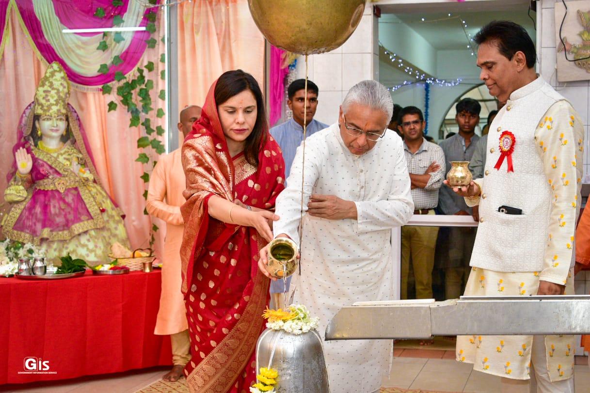Maha Shivratree 2023: PM Jugnauth attends cultural programme at Kashi Vishwanath Mandir at Ganga Talao Maha Shivratree 2023: PM Jugnauth attends cultural programme at Kashi Vishwanath Mandir at Ganga Talao