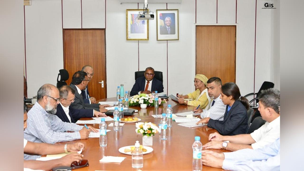 Pre-budget consultations 2023-2024: Stakeholders of Dealers in Imported Vehicles Association meet Finance Minister Pre-budget consultations 2023-2024: Stakeholders of Dealers in Imported Vehicles Association meet Finance Minister