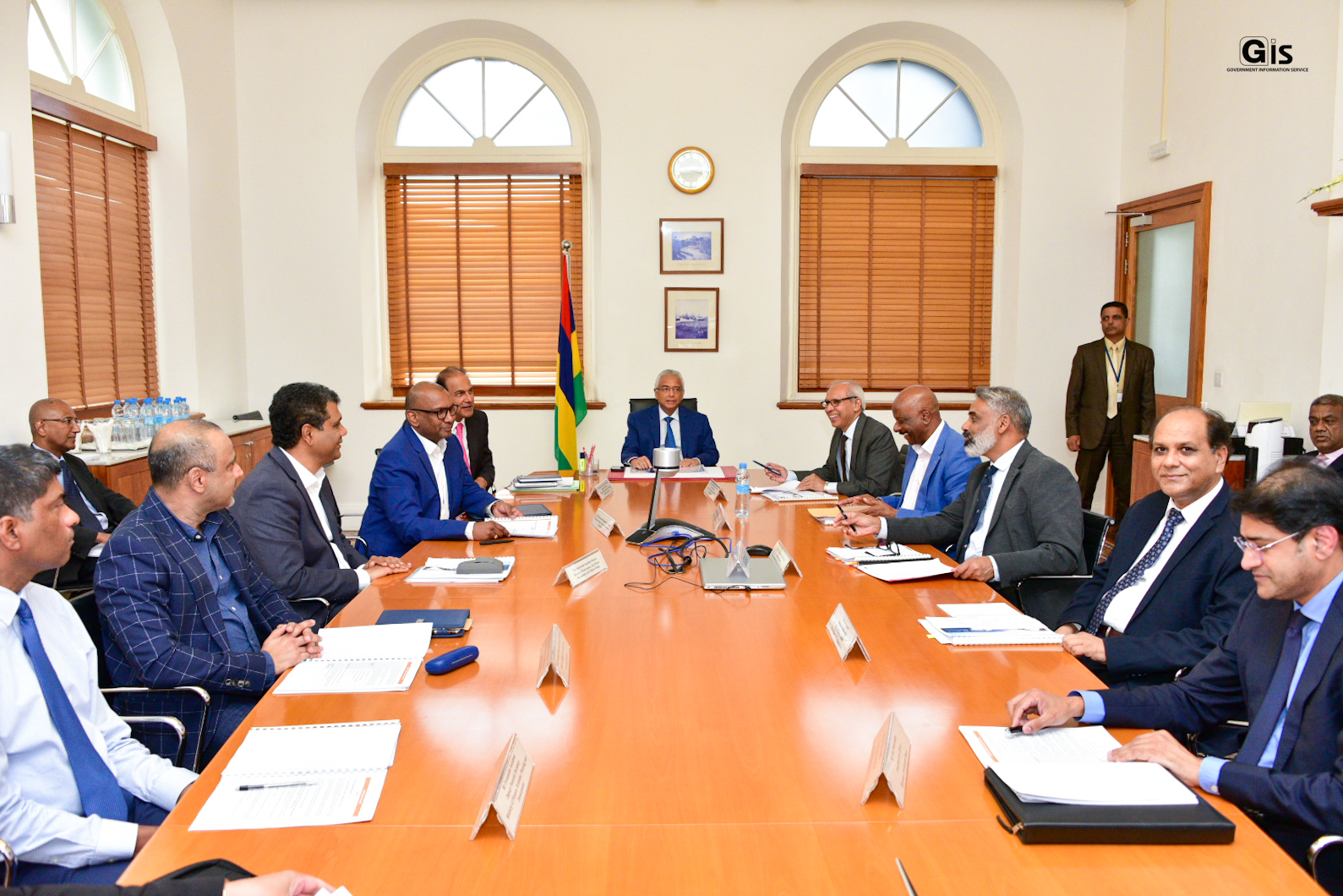 Public-private partnership: PM chairs meeting to review renewable energy projects Public-private partnership: PM chairs meeting to review renewable energy projects