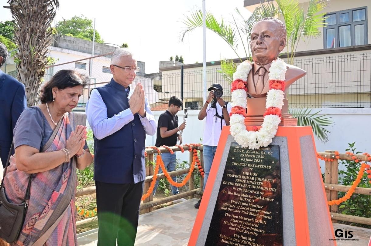 PM unveils bust of Late Sir Anerood Jugnauth and pays him a memorial tribute on his 93rd birth anniversary PM unveils bust of Late Sir Anerood Jugnauth and pays him a memorial tribute on his 93rd birth anniversary