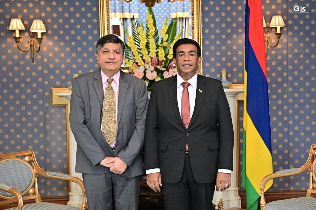 The Minister of Sugar Industry and Multi Ethnic Affairs of the Republic of Fiji meets President Roopun The Minister of Sugar Industry and Multi Ethnic Affairs of the Republic of Fiji meets President Roopun