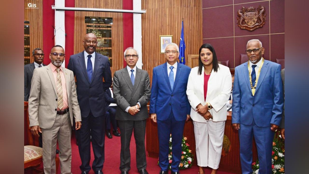 Special City Council Meeting of Port-Louis elects new Lord Mayor and ...