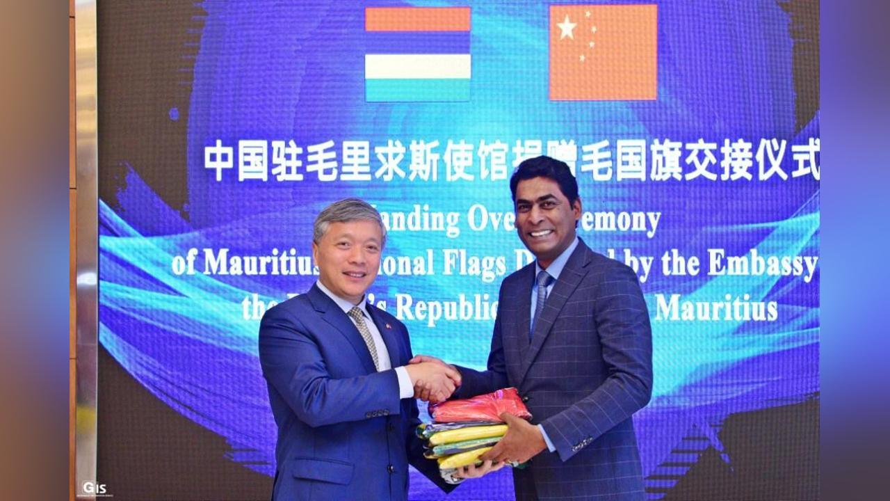 Chinese Embassy donates 720 National Flags of Mauritius to Government ...