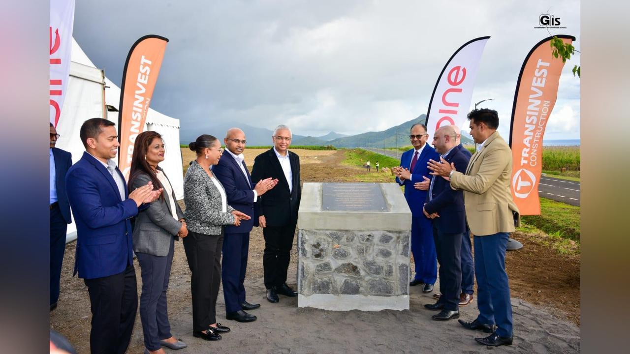 PM graces groundbreaking ceremony for the construction of the Pierrefonds to Cascavelle segment of the Flic-en-Flac Bypass PM graces groundbreaking ceremony for the construction of the Pierrefonds to Cascavelle segment of the Flic-en-Flac Bypass