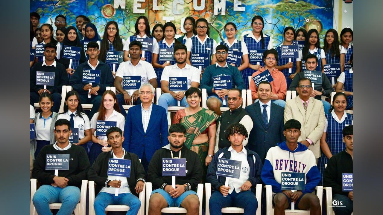 ‘Unis Contre La Drogue’ Campaign: Prime Minister interacts with students of Rajkumar Gujadhur State Secondary School ‘Unis Contre La Drogue’ Campaign: Prime Minister interacts with students of Rajkumar Gujadhur State Secondary School