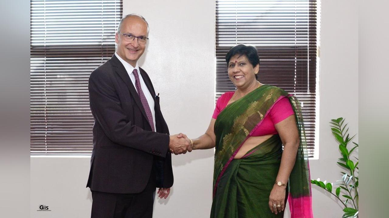 VPM Dookun-Luchoomun and French Ambassador discuss ways to enhance education diplomacy through bilateral cooperation VPM Dookun-Luchoomun and French Ambassador discuss ways to enhance education diplomacy through bilateral cooperation