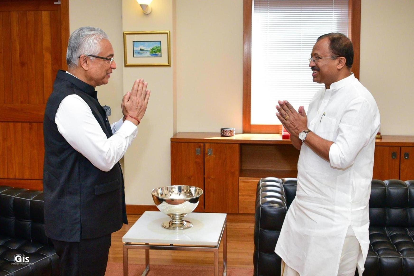 Prime Minister Jugnauth receives Indian Minister of State for External Affairs and Parliamentary Affairs Prime Minister Jugnauth receives Indian Minister of State for External Affairs and Parliamentary Affairs