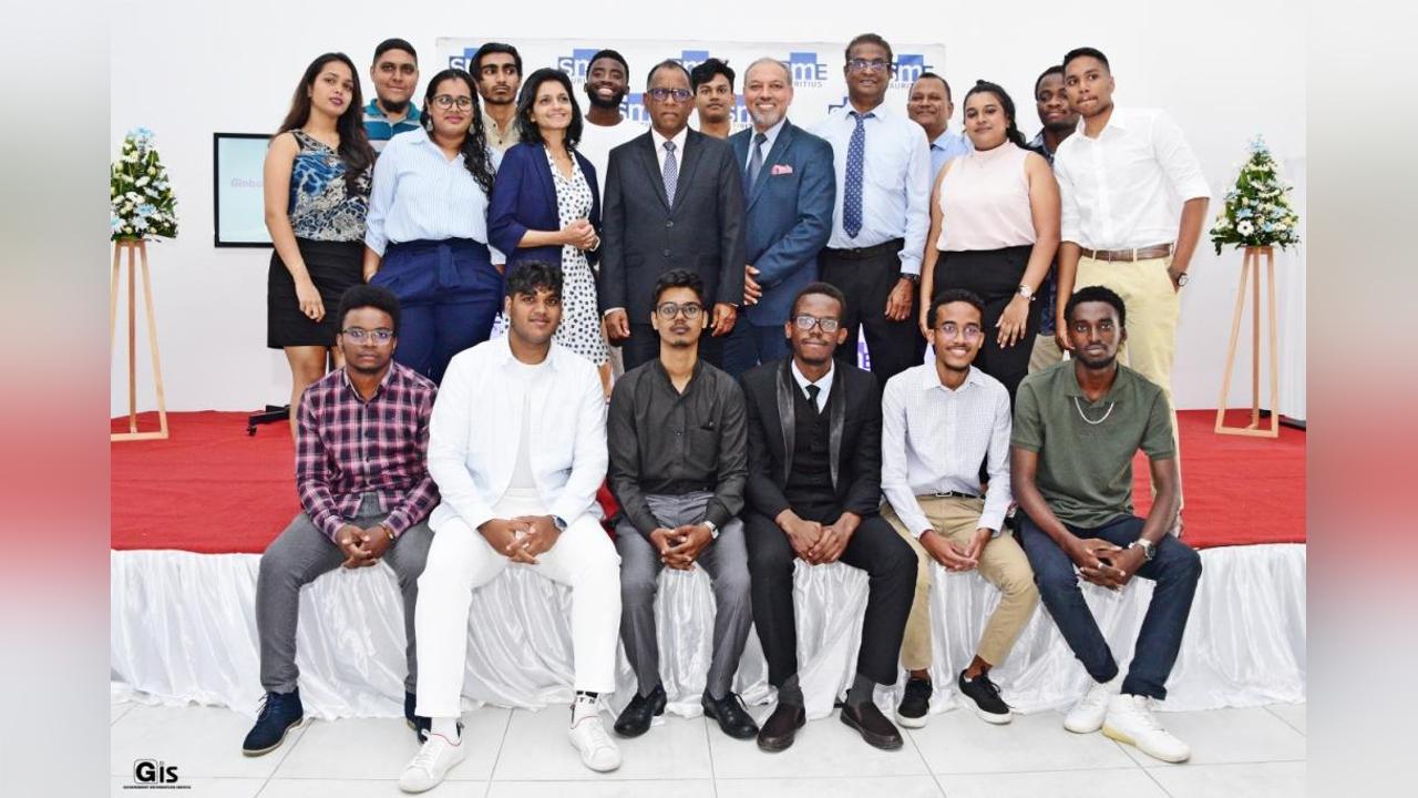 Global Entrepreneurship Week 2023: Participants receive certificates on successful completion of courses Global Entrepreneurship Week 2023: Participants receive certificates on successful completion of courses