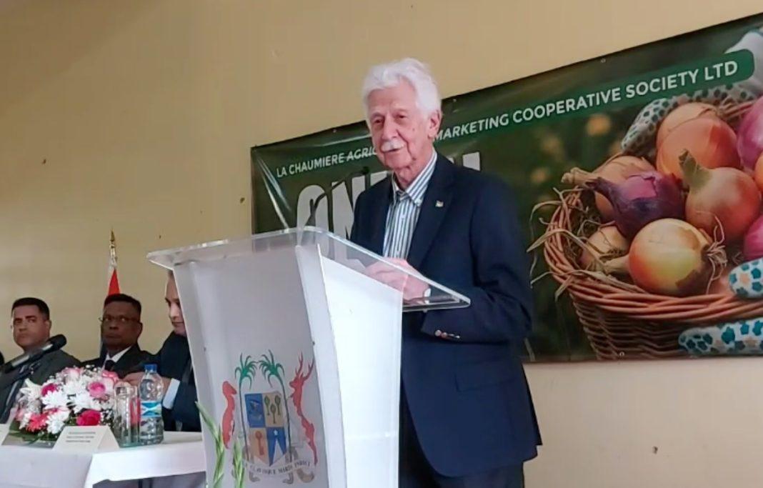 Paul Bérenger Honors Farmers at La Chaumière Event Paul Bérenger Honors Farmers at La Chaumière Event