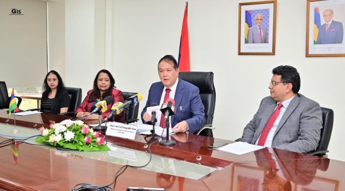 Minister Sik Yuen Reviews Major Achievements Minister Sik Yuen Reviews Major Achievements