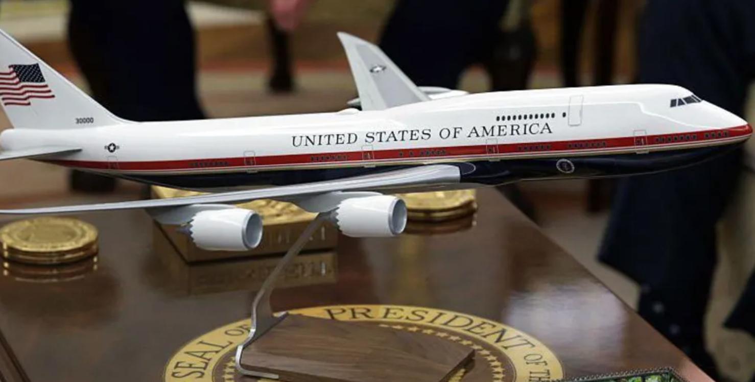 Air Force One set for makeover paint job with new colours Air Force One set for makeover paint job with new colours