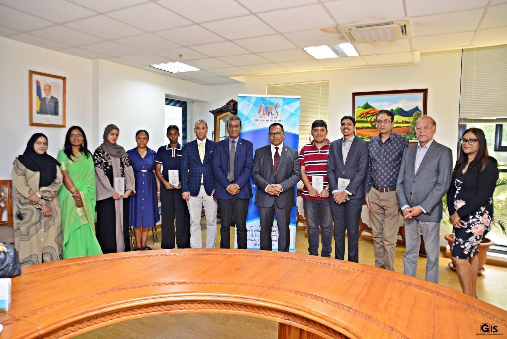 Minister Pentiah Salutes Laureates’ Academic Excellence Minister Pentiah Salutes Laureates’ Academic Excellence