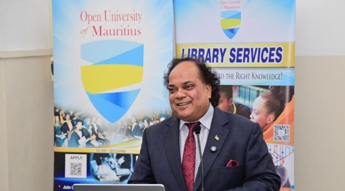 Minister Sukon Advocates for Reading Culture on World Book Minister Sukon Advocates for Reading Culture on World Book