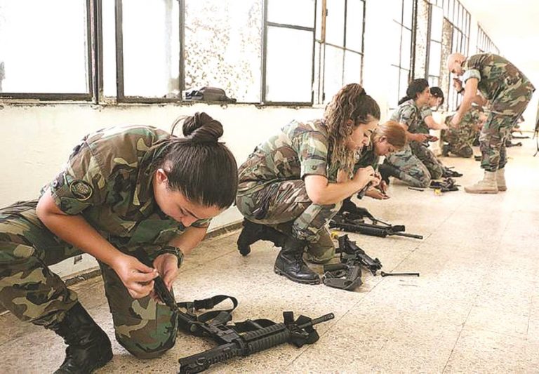 الخدمة العسكرية تستقطب متطوعات مغربيات