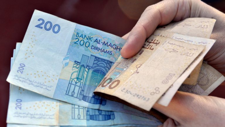 الحكومة تتفق على زيادة الأجور قبل حلول ماي