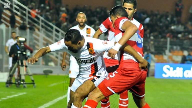 “الكاف”.. نهضة بركان يعود بهزيمة من ملعب الصفاقسي