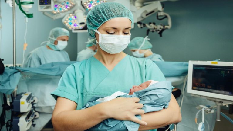 قرار “كنوبس” حول العمليات القيصرية يغضب الأطباء