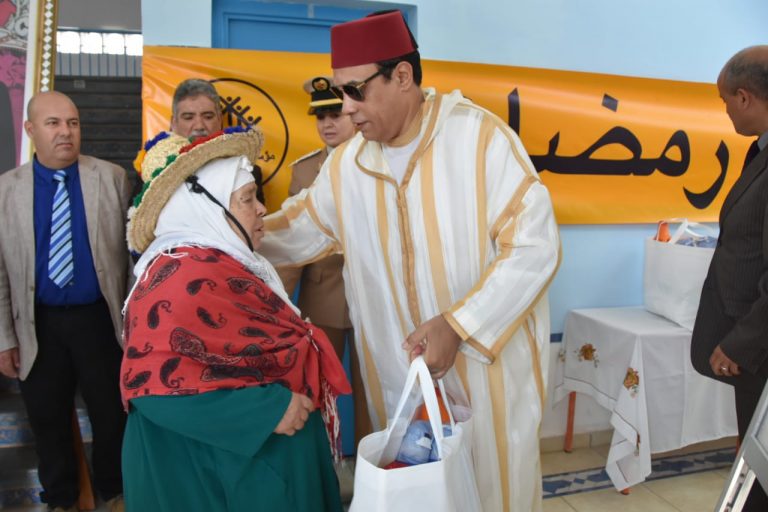 انتقادات حول توزيع قفة رمضان للمحتاجين في المغرب