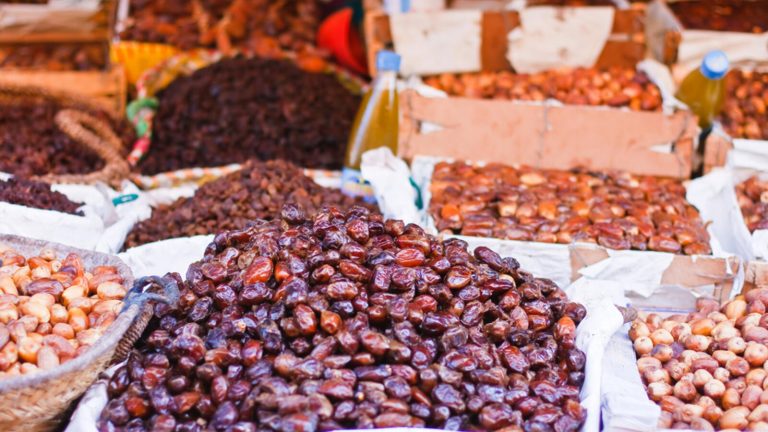 تلبية للطلب في رمضان المغرب يستورد 50 ألف طن من التمور