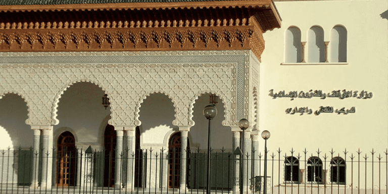 400 واعظ ديني لتأطير المغاربة في العالم