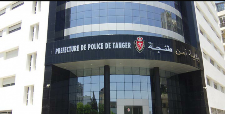 طنجة : توقيف 4 أشخاص تباهوا بحيازة أسلحة بيضاء