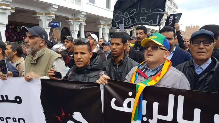 تضامن مع ملفّ معتقلي حراك الريف وهم يشيدون بالمبادرات